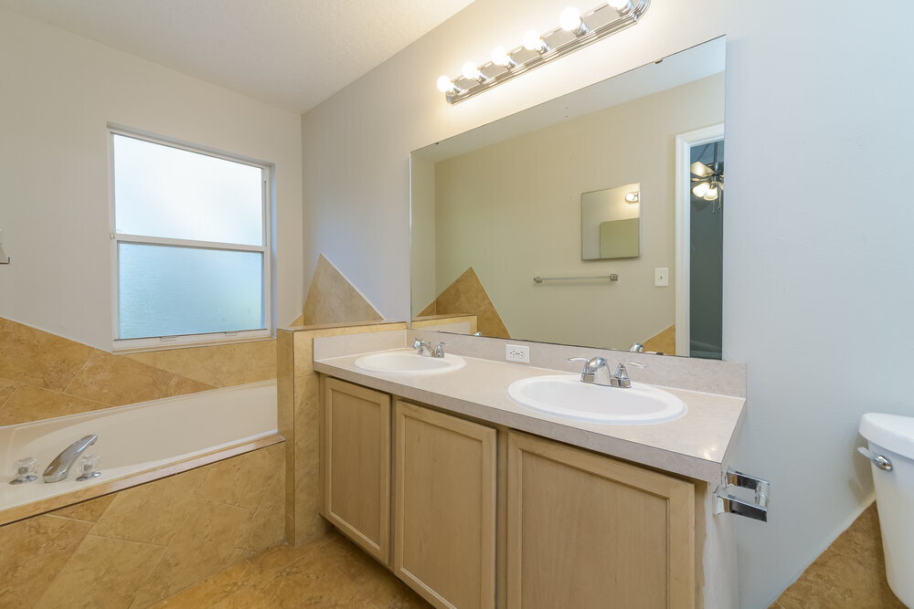 Building Photo - 745 Briargrove Ave