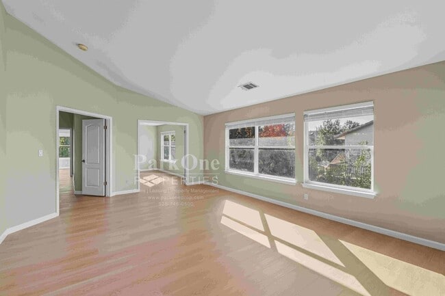 Building Photo - Beautiful Home in Peacock Creek