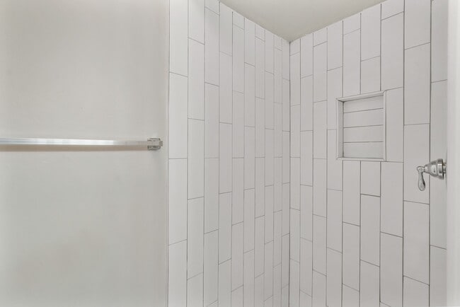 Building Photo - 10814 Sugar Hill Dr