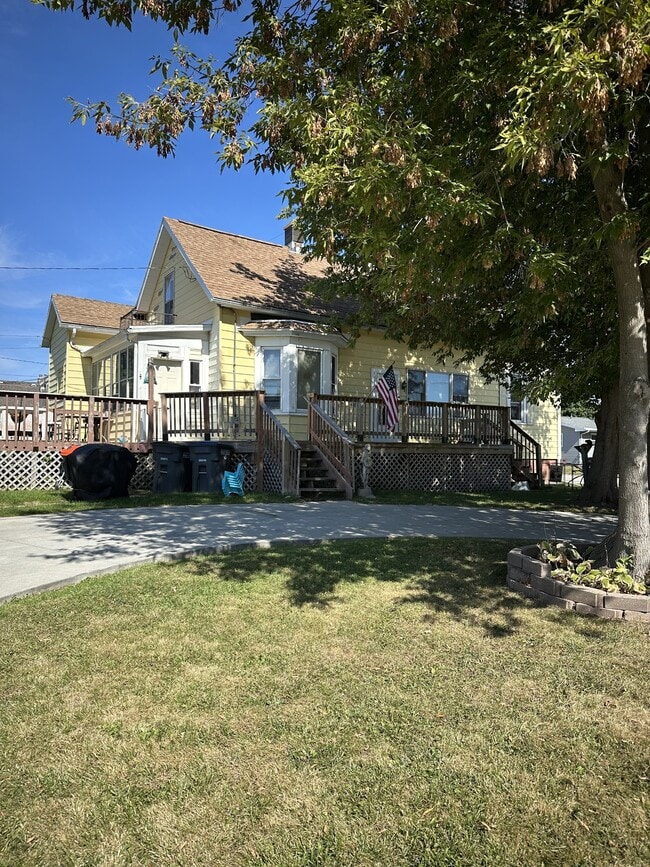 Building Photo - 2710 S 8th St