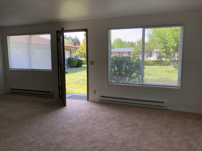 Living Room - 8402 E McKinley Ave