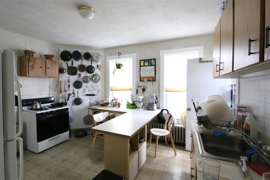 Primary Photo - 71 Porter St