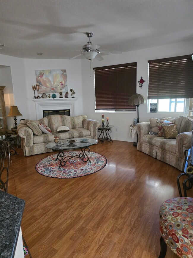 Building Photo - 4350 Club Vista Dr
