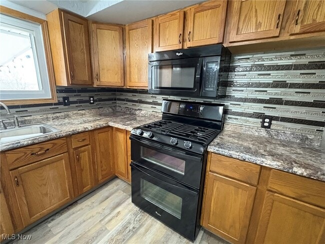 Building Photo - 2434 Saratoga Ave SW