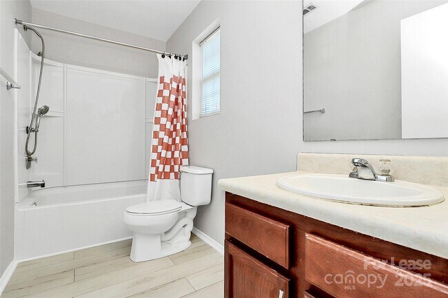 Building Photo - 15611 Normans Landing Dr