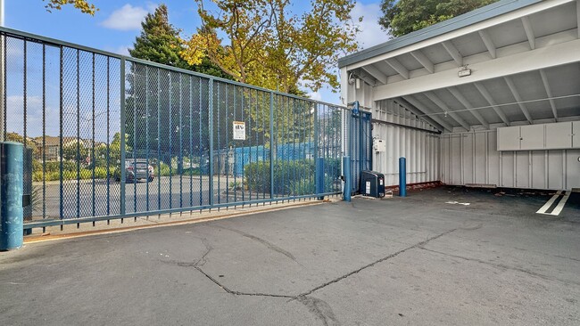 Building Photo - Exceptional Corner Unit w/ Wraparound Sout...