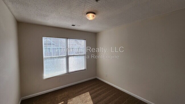 Building Photo - 2847 Laurel Ridge Cir