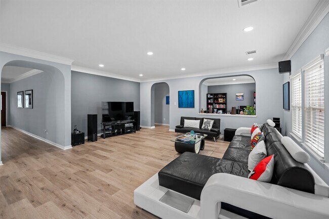 Building Photo - 16711 Canyon Whisper Dr