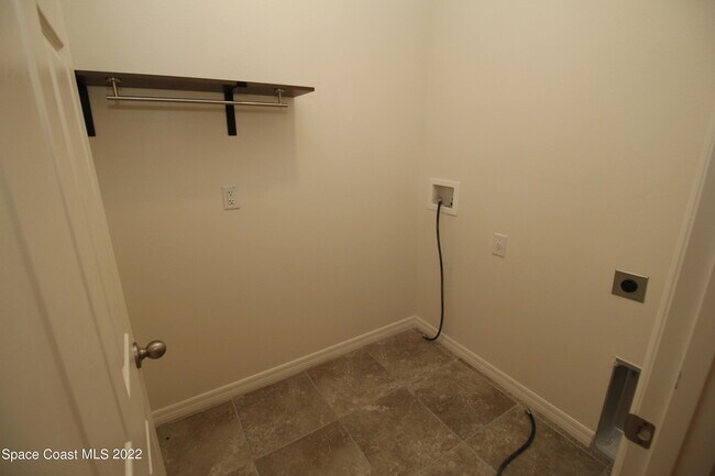 Building Photo - 3650 Peony Ct SE