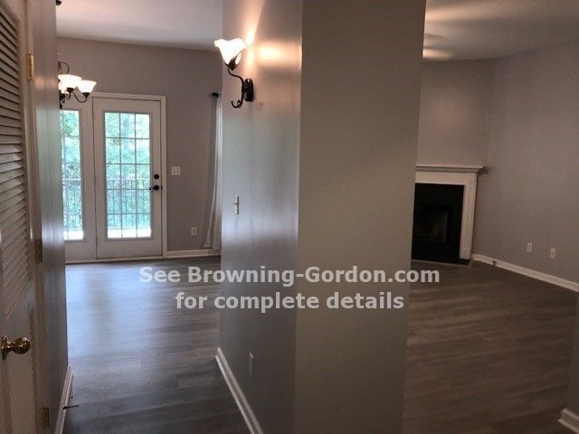 Building Photo - Pristine 2 bedroom that is cute as can be!