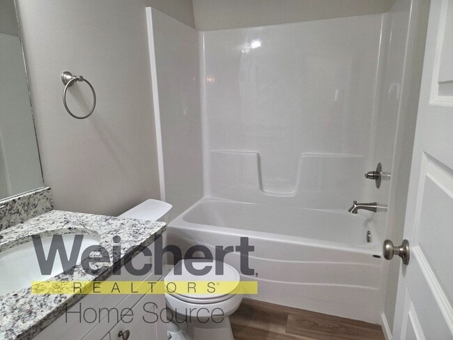 Building Photo - 3 Bed 2 bath home on corner lot