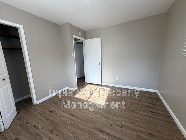 Building Photo - 1710 Kay Dr