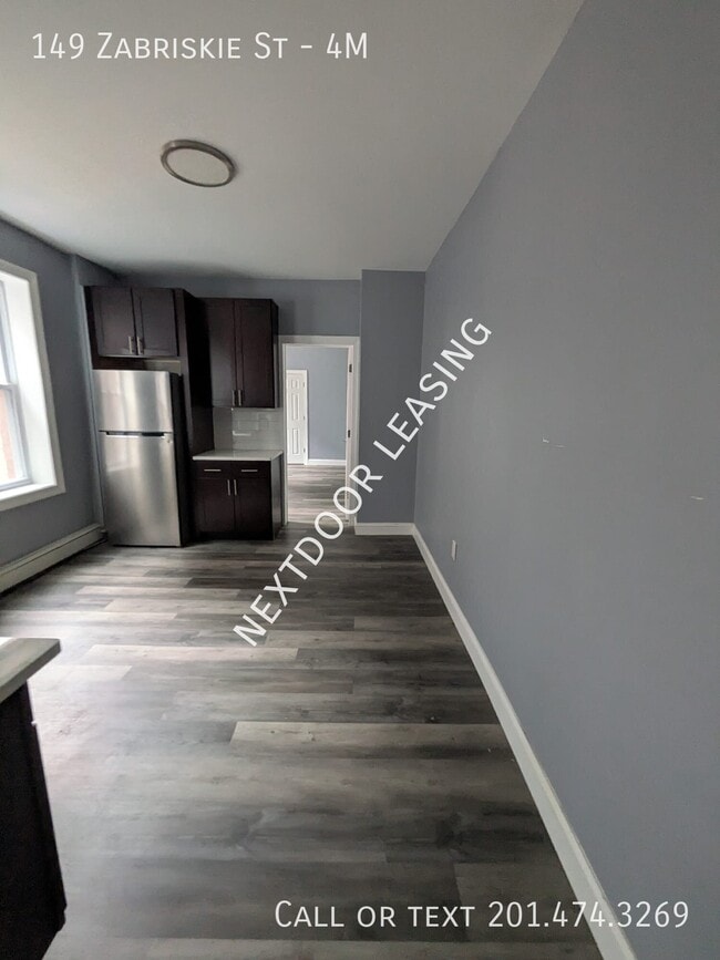 Building Photo - 149 Zabriskie St