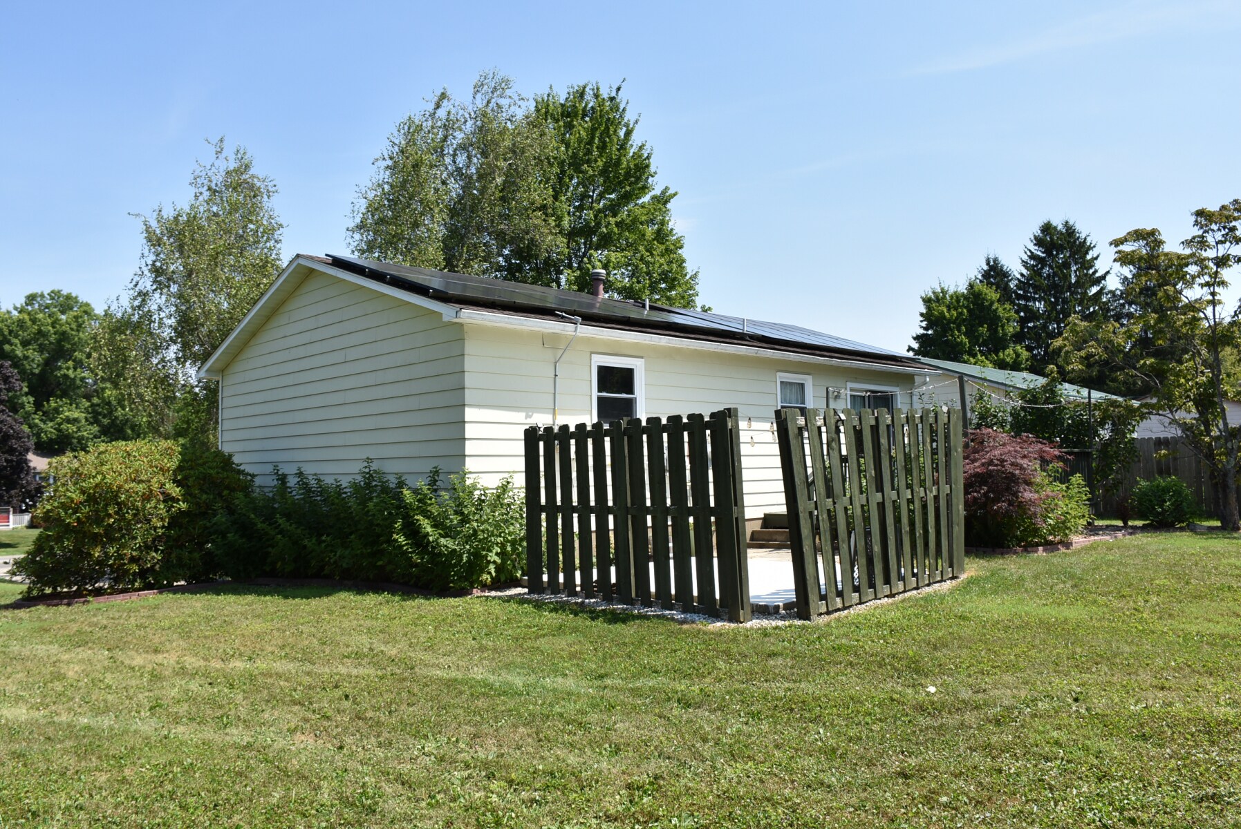 Building Photo - 21983 Russet Dr