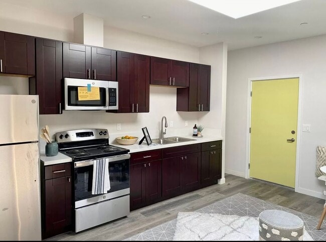 Building Photo - 1 bed 1 bath/ Utilities Included Affordabl...
