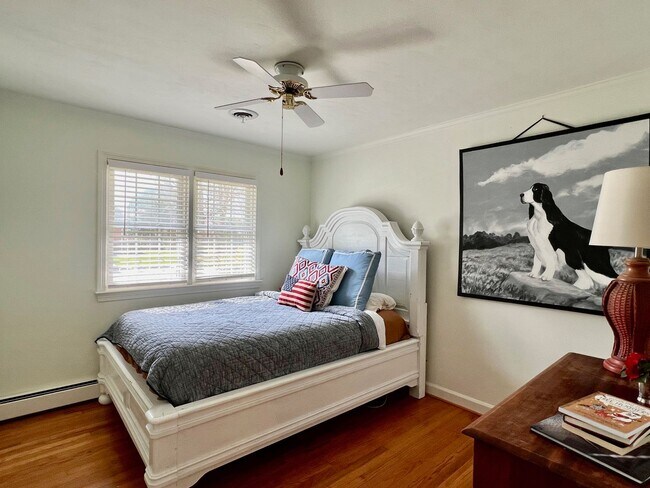 Building Photo - 3BD/ 2BA Brick Ranch in Lakeview Smith Terrace! Gorgeous Private Back Yard! Available NOW!