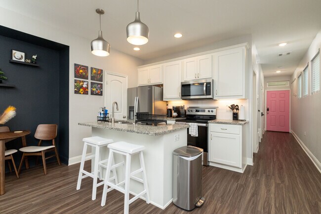 Building Photo - 450 S Edna Ave