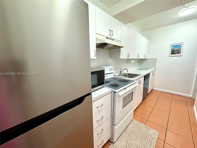 Building Photo - 100 Lincoln Rd