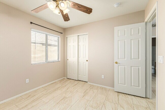 Building Photo - 9438 W Monroe St