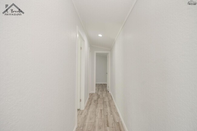 Building Photo - 106 S Pacific Ave