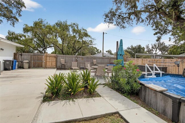 Building Photo - 1601 Alder Way