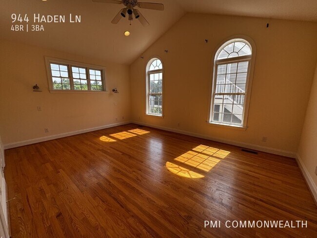 Building Photo - 944 Haden Ln