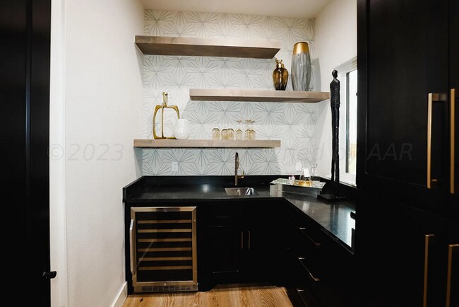 Building Photo - 9405 Rockridge Pkwy