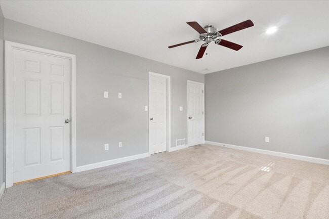 Building Photo - 412 N Village Cir