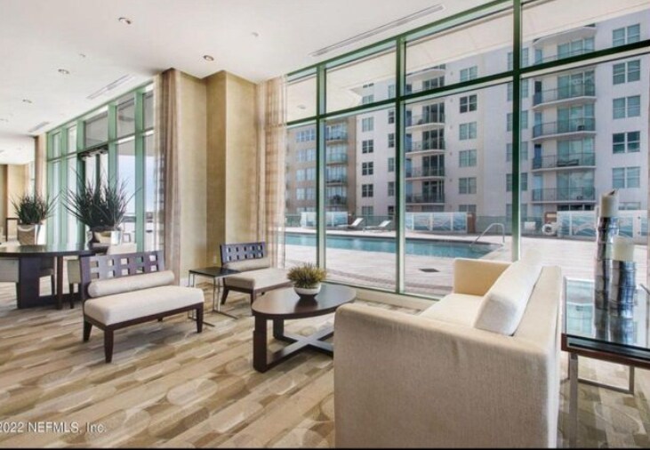 Building Photo - 1431 Riverplace Blvd