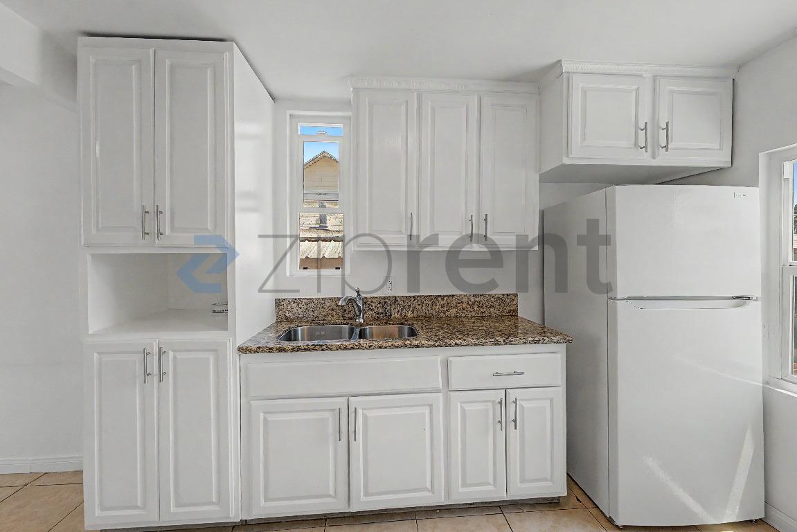 Building Photo - Unit
