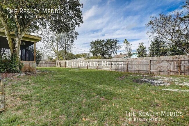 Building Photo - 1886 Elkcam Blvd