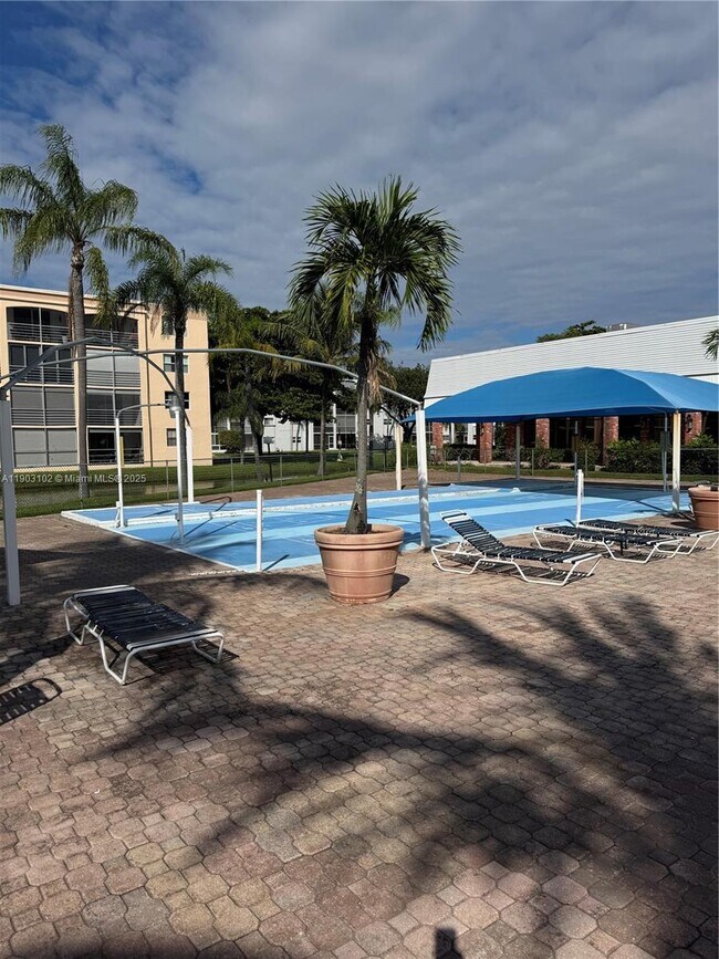 Building Photo - 505 E Dania Beach Blvd