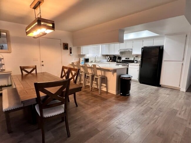 Building Photo - Furnished 3 BR Vacation Rental Includes utilities Near Target Center/Golf/Hwy 95