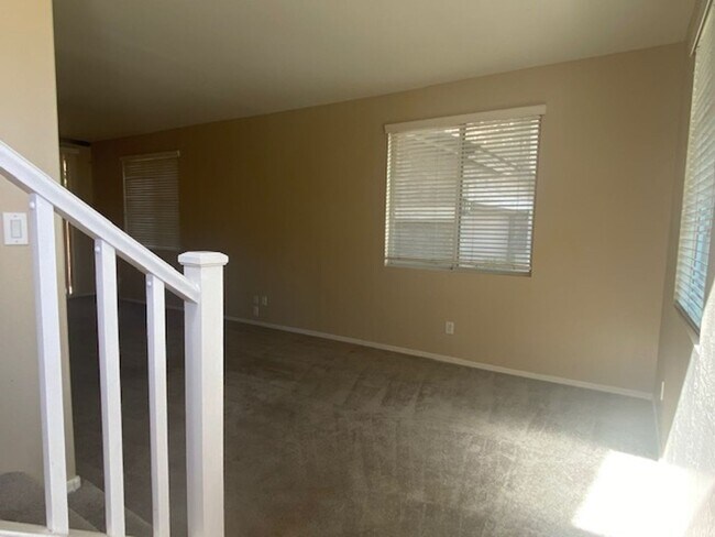 Building Photo - Gilbert 4 bedroom home