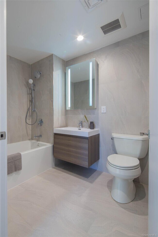 Building Photo - 14-33-33 31st Ave