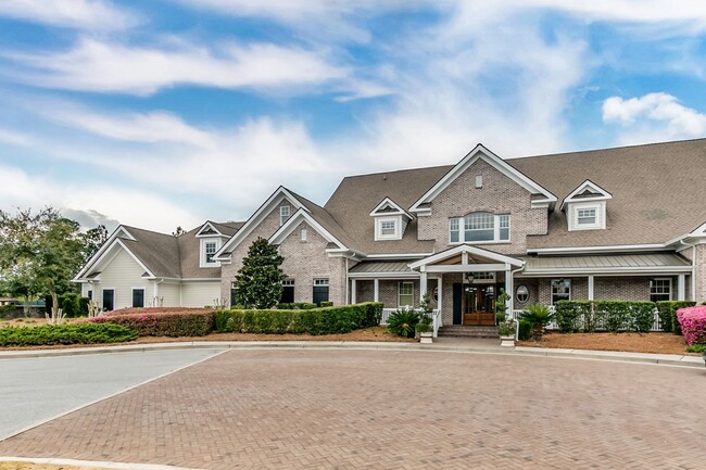 Building Photo - Luxury & Maintenance Free Living in Savann...
