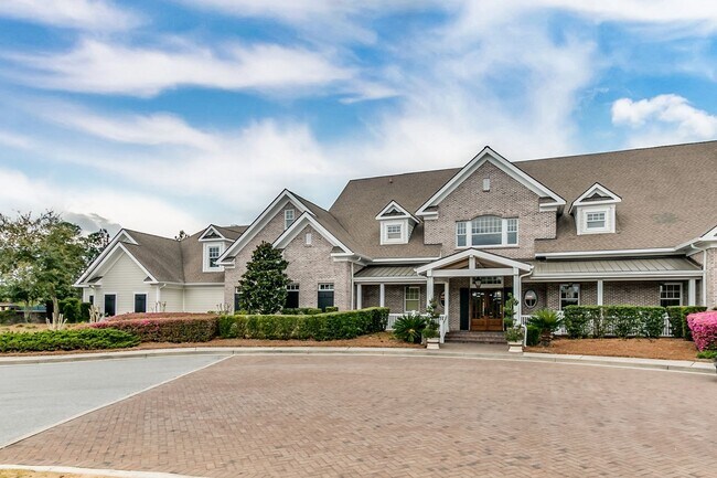 Building Photo - Move-In Ready 3-Bedroom Villa in Gated Savannah Quarters!