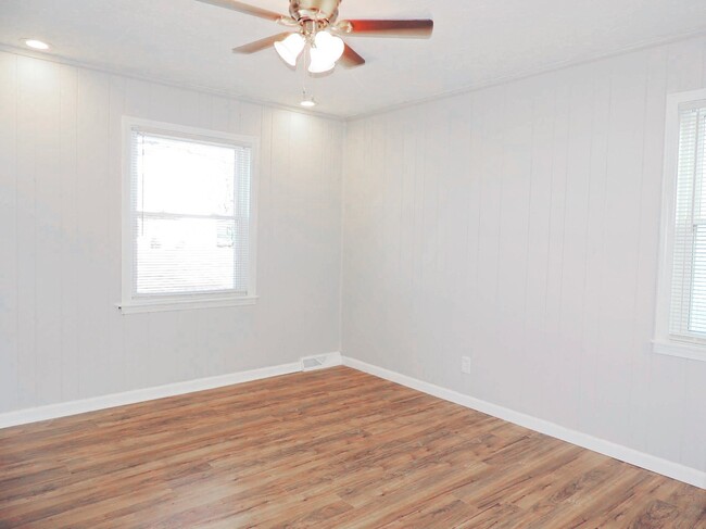 Building Photo - Dreamy 3 Bed - 2 Bath Cape Cod for Rent in...