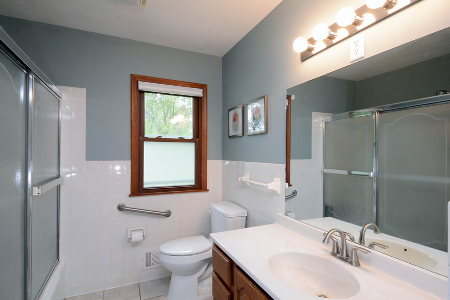 bathroom - 4239 Diamond Dr