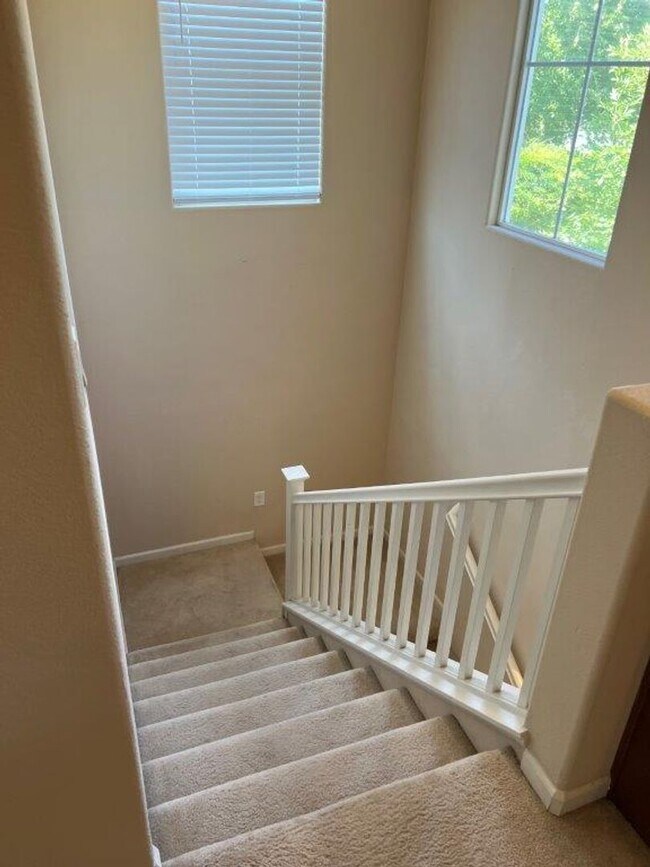 Building Photo - Modern 3 Bedroom 2 Bath 2 Story Vacaville Pets OK *Star Rentals