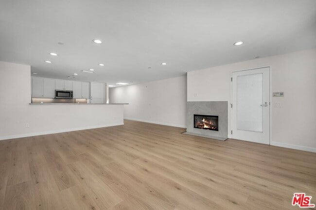Building Photo - 7301 Vista Del Mar