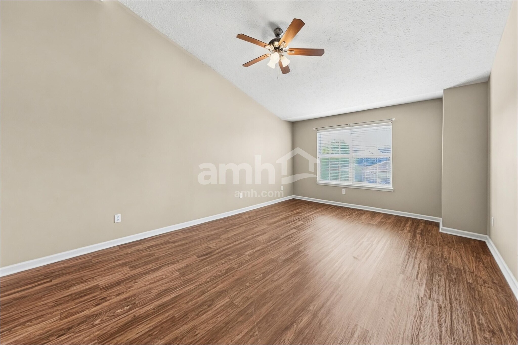Building Photo - 10942 Alamosa Dr