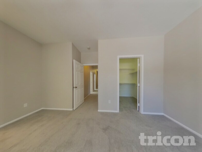 Building Photo - 733 Pino Ave