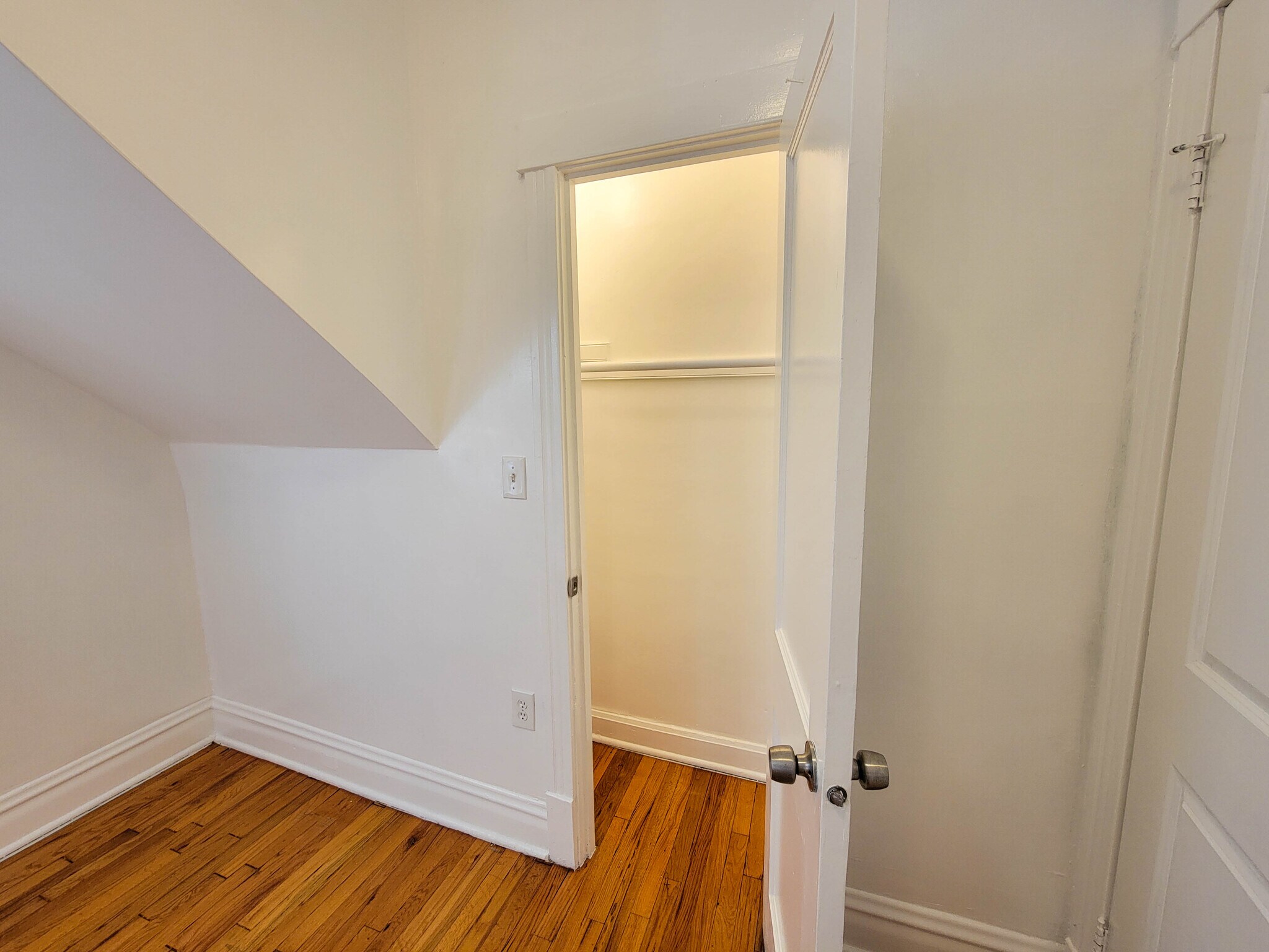 Building Photo - 4226 W Kamerling Ave