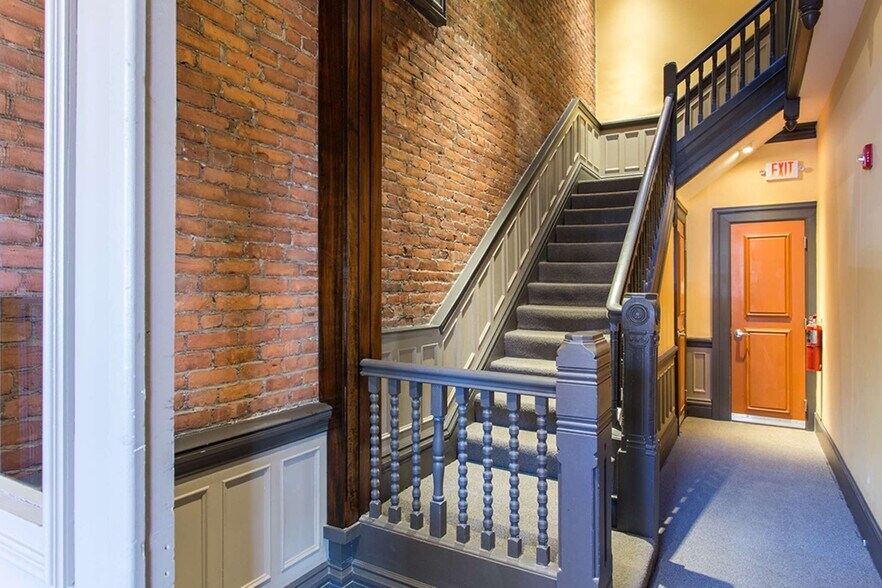 Building Photo - 274 Newbury St