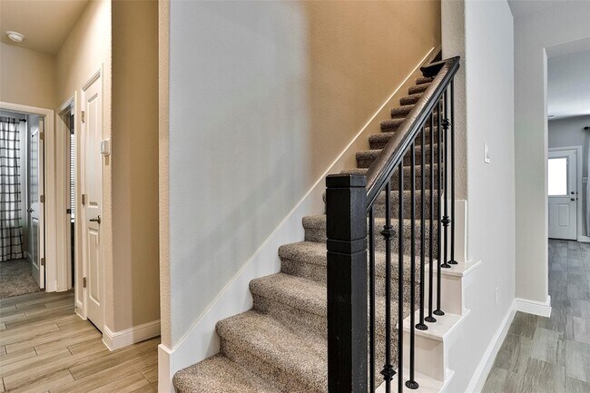 Building Photo - 2325 Shorthorn Dr