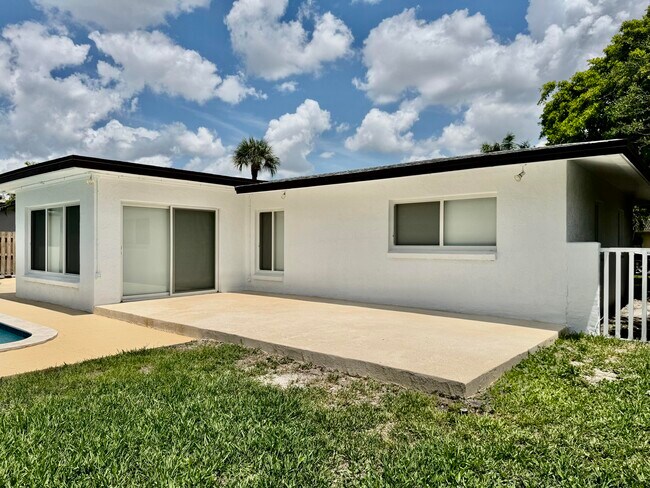Building Photo - 10 Forest Hills Ln