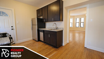 Building Photo - 4038 N Ashland Ave