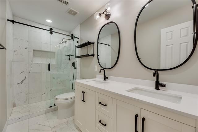 Building Photo - 2414 Thorntree Dr