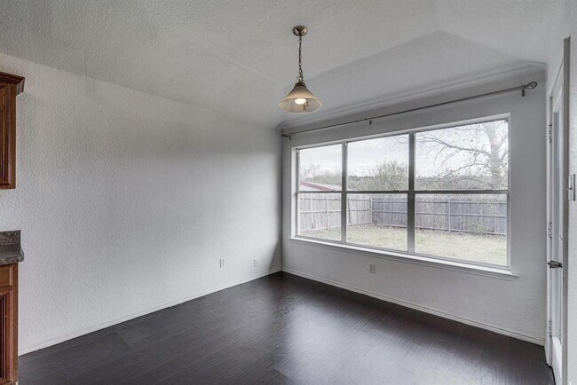 Building Photo - 1618 Sabine Dr